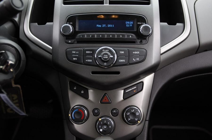  Chevrolet Sonic 2012 года  (фото 18 из 66)
